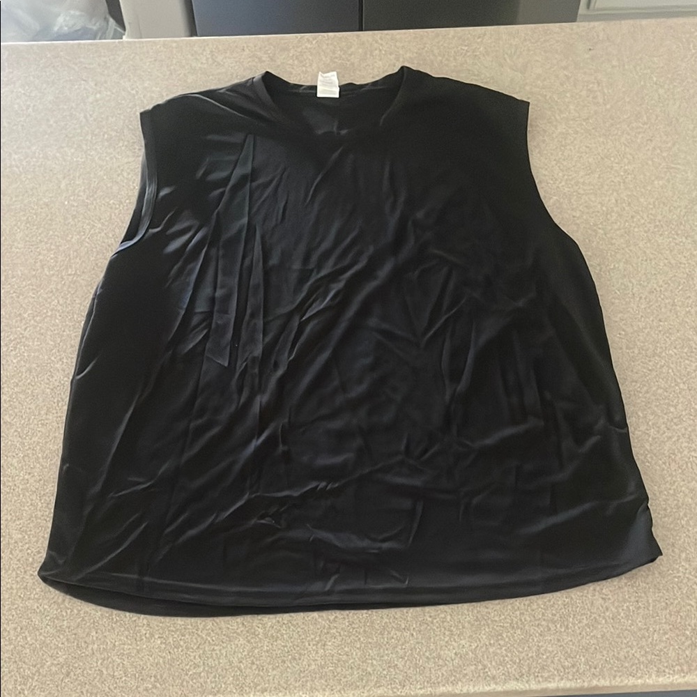 .Black Sleeveless Muscle Tee with Crew Neck.